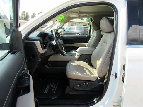 Used 2022 Ford Expedition Max Limited image 14