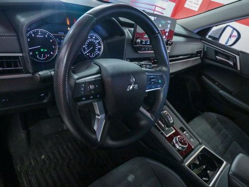 Used 2024 Mitsubishi Outlander SE image 12