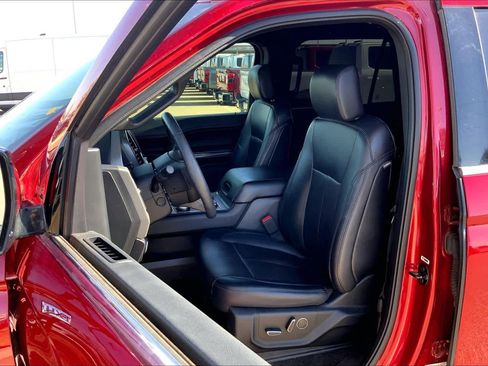 Used 2019 Ford Expedition XLT w/ Equipment Group 202A image 7