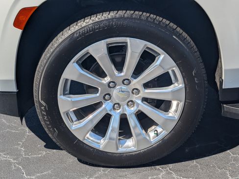 Used 2021 Chevrolet Tahoe Premier w/ Premium Package image 10