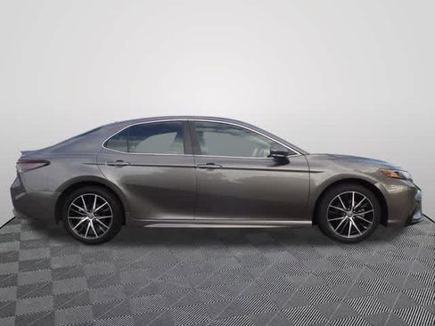 Used 2024 Toyota Camry SE FWD image 4
