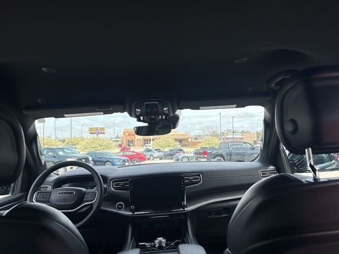 Used 2023 Jeep Wagoneer Series III w/ Preferred Equipment Group image 37