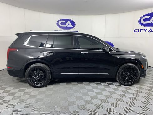 Used 2022 Cadillac XT6 Premium Luxury FWD image 2
