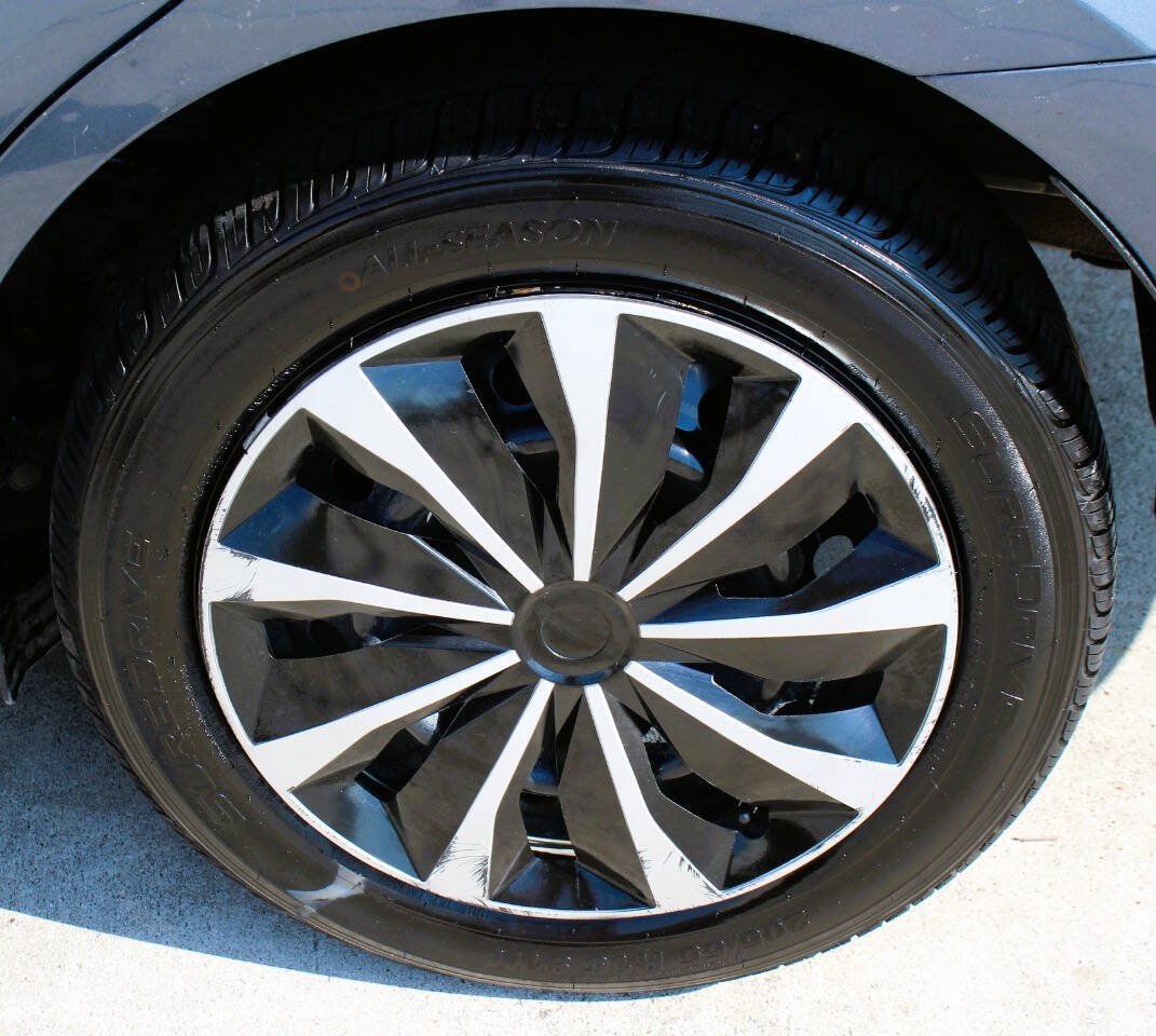 Used 2017 Toyota Corolla LE FWD image 14