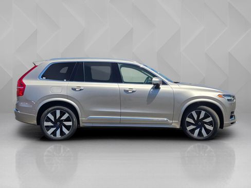 Used 2024 Volvo XC90 T8 Plus w/ Protection Package Premier AWD/4WD image 7