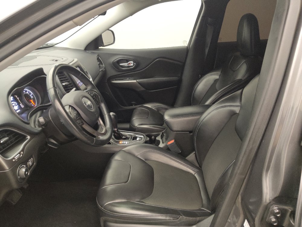 Used 2019 Jeep Cherokee Latitude Plus FWD image 17