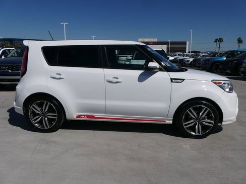 Used 2014 Kia Soul + FWD image 3