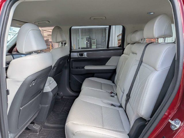 Used 2025 Hyundai Santa Fe SEL FWD image 13