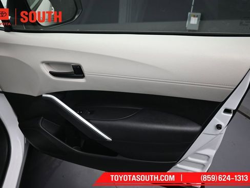 Used 2024 Toyota Corolla Cross L AWD/4WD image 30