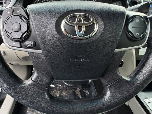 Used 2013 Toyota Camry LE image 19