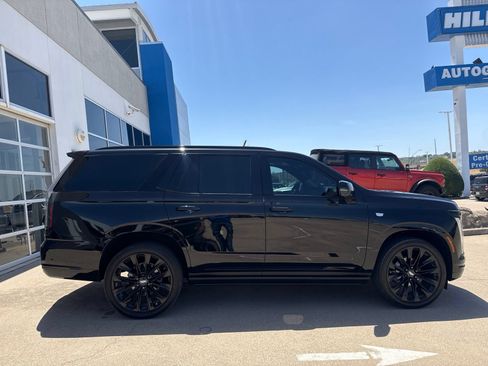Used 2026 Cadillac Escalade Platinum Sport w/ LPO, ONYX Package AWD/4WD image 4