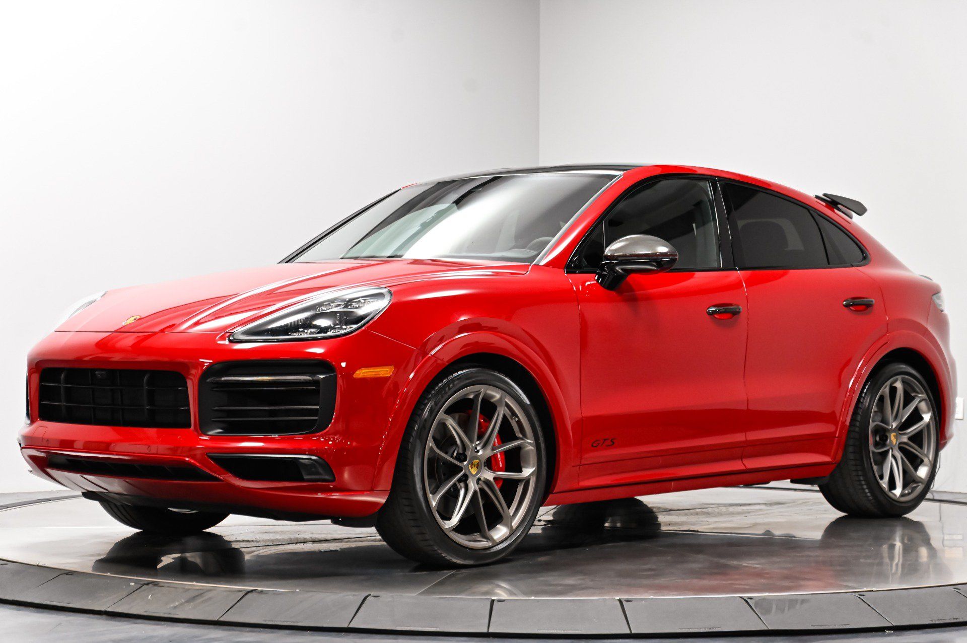 Used 2021 Porsche Cayenne GTS AWD/4WD image 2