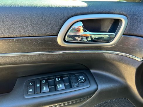 Used 2018 Jeep Grand Cherokee Limited w/ Luxury Group II image 13