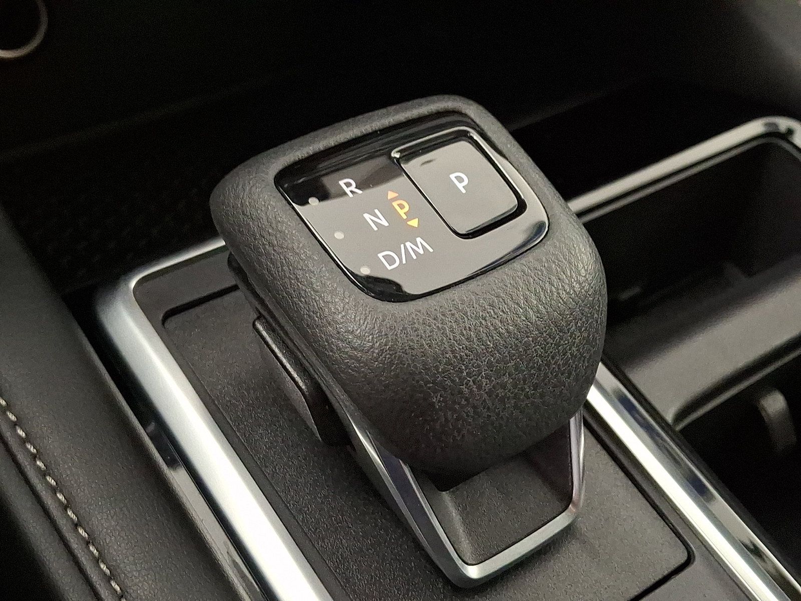 Used 2024 Nissan Pathfinder SV w/ Black Appearance Package AWD/4WD image 17