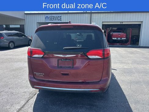 Used 2019 Chrysler Pacifica Touring-L FWD image 5