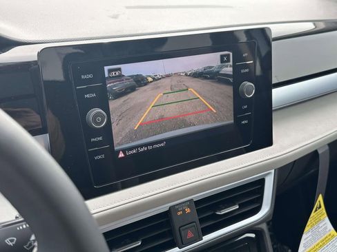 New 2026 Volkswagen Taos SE FWD image 19