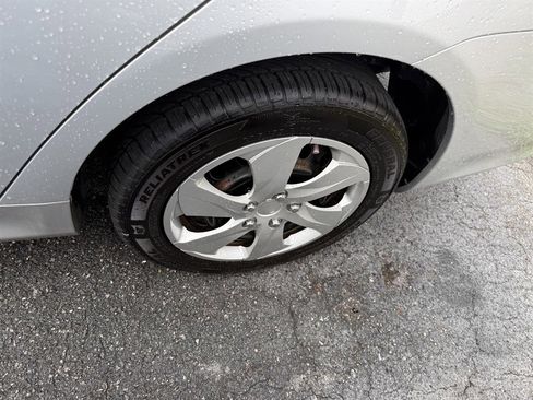 Used 2013 Toyota Corolla LE image 12