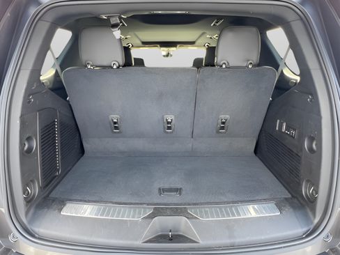 Used 2021 Chevrolet Tahoe Premier w/ Premium Package RWD image 10