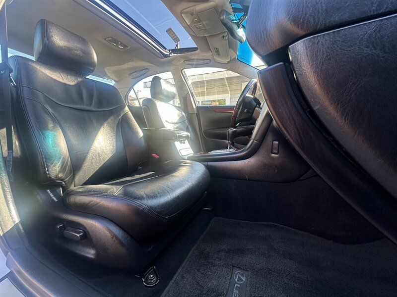 Used 2002 Lexus ES 330 w/ Premium Pkg FWD image 13