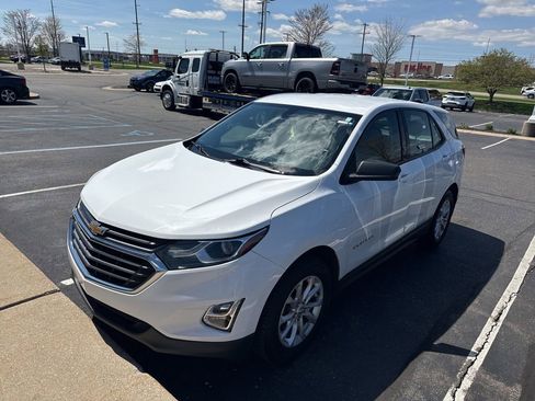 Used 2018 Chevrolet Equinox LS w/ LPO, Floor Liner Package FWD image 3