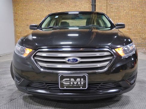 Used 2014 Ford Taurus SE image 4