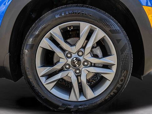 Used 2023 Kia Seltos S image 30