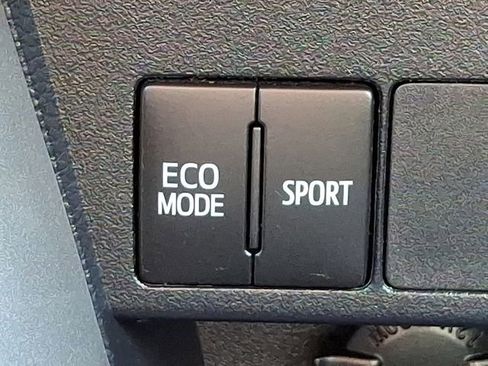 Used 2018 Toyota RAV4 XLE image 27