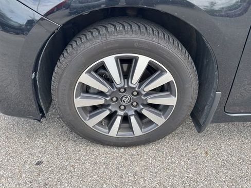 Used 2019 Toyota Sienna XLE w/ XLE Navigation Package AWD/4WD image 4