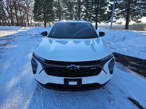 Used 2024 Chevrolet Trax RS w/ Sunroof Package image 9