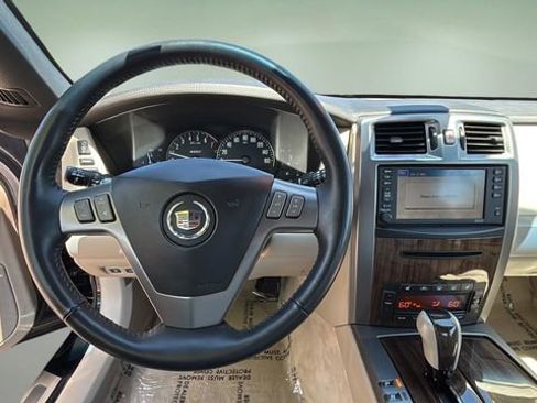Used 2006 Cadillac XLR V RWD image 10