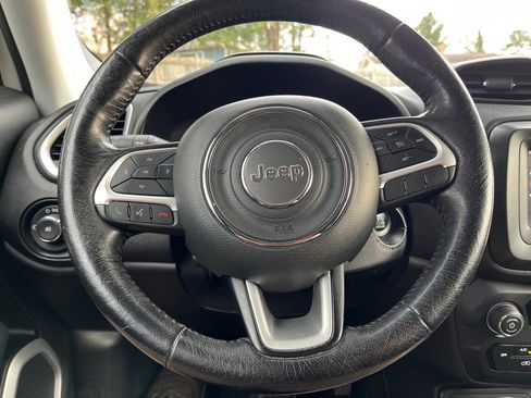 Used 2019 Jeep Renegade Latitude w/ Cold Weather Group image 23