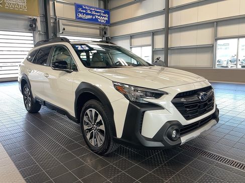 Used 2025 Subaru Outback Limited AWD/4WD image 1