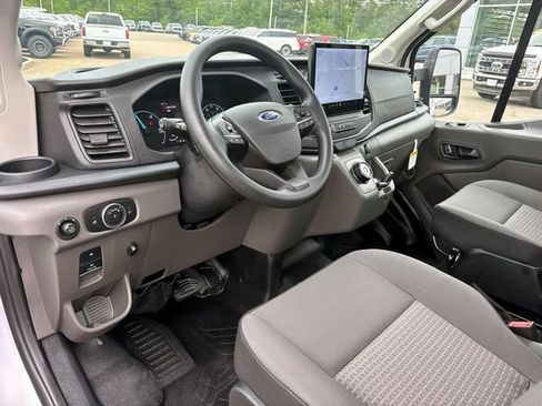 Used 2024 Ford E-Transit RWD image 8