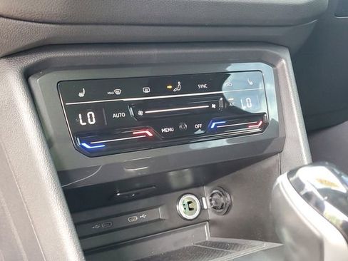 Used 2024 Volkswagen Tiguan SE R-Line image 29