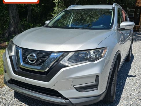 Used 2017 Nissan Rogue SV FWD image 1