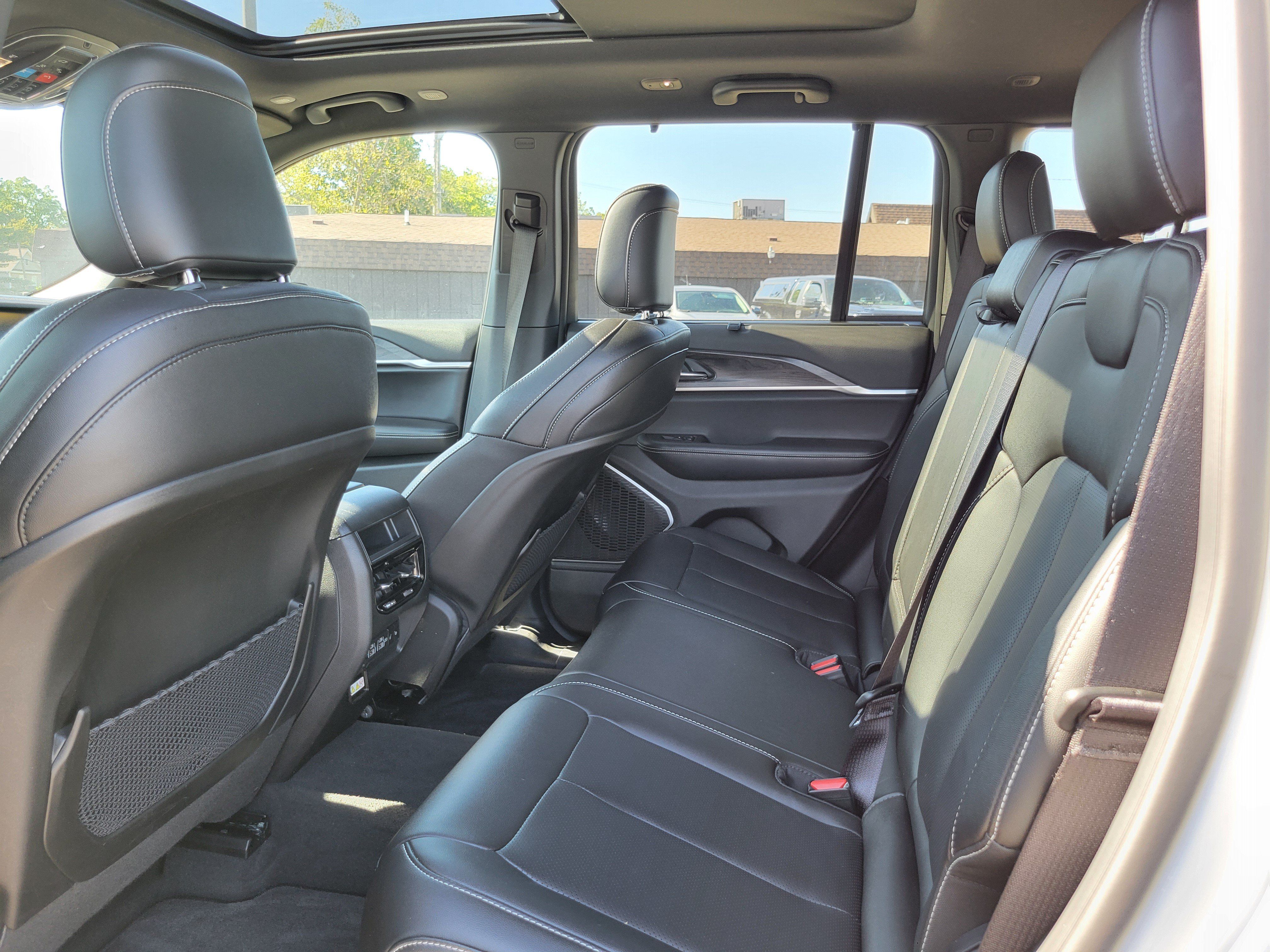 Used 2025 Jeep Grand Cherokee Limited 4xe AWD/4WD image 18