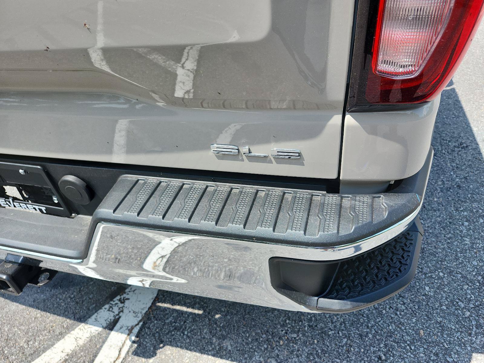 New 2026 GMC Sierra 1500 SLE AWD/4WD image 4