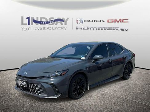 Used 2025 Toyota Camry SE FWD image 5