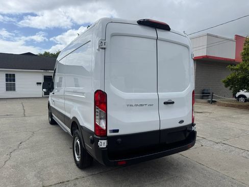 Used 2021 Ford Transit 250 Medium Roof image 9