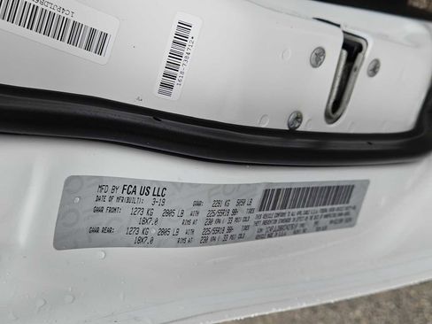 Used 2019 Jeep Cherokee Limited FWD image 31