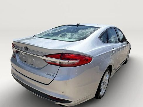 Used 2018 Ford Fusion SE FWD image 9