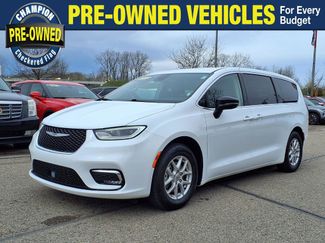 Used 2024 Chrysler Pacifica Touring-L video 1