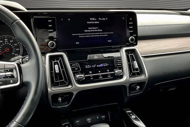 Used 2023 Kia Sorento EX w/ Panoramic Sunroof Package FWD image 9