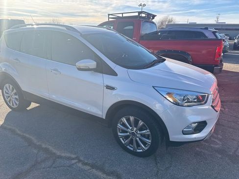 Used 2018 Ford Escape Titanium image 3