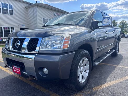 Used 2005 Nissan Titan LE w/ (T01) Tow Pkg AWD/4WD image 2