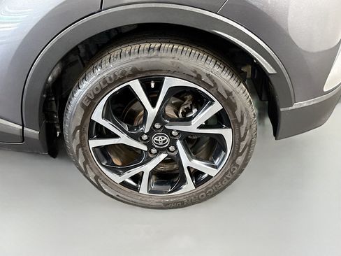 Used 2018 Toyota C-HR XLE FWD image 36