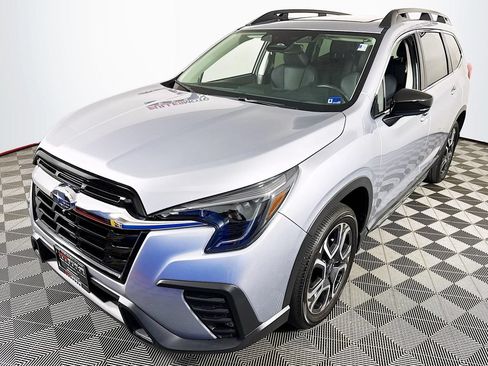 Used 2025 Subaru Ascent Limited AWD/4WD image 3