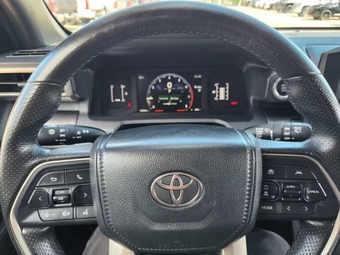 Used 2025 Toyota 4Runner SR5 AWD/4WD image 15
