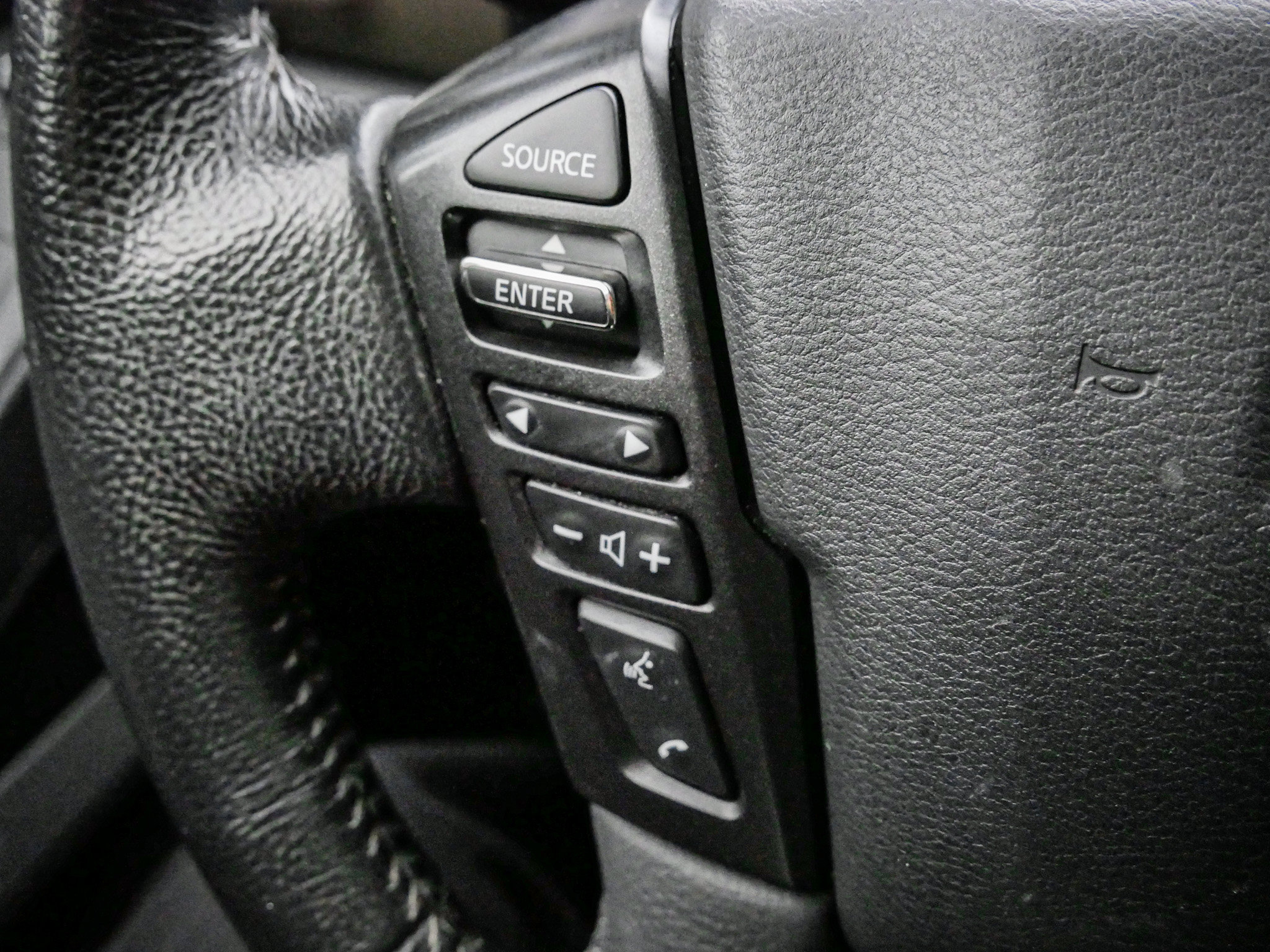 Used 2022 Nissan Frontier SV w/ Technology Package RWD image 19