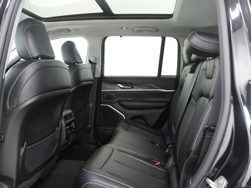 Used 2023 Jeep Grand Cherokee 4WD 4xe w/ Luxury Tech Group II image 15